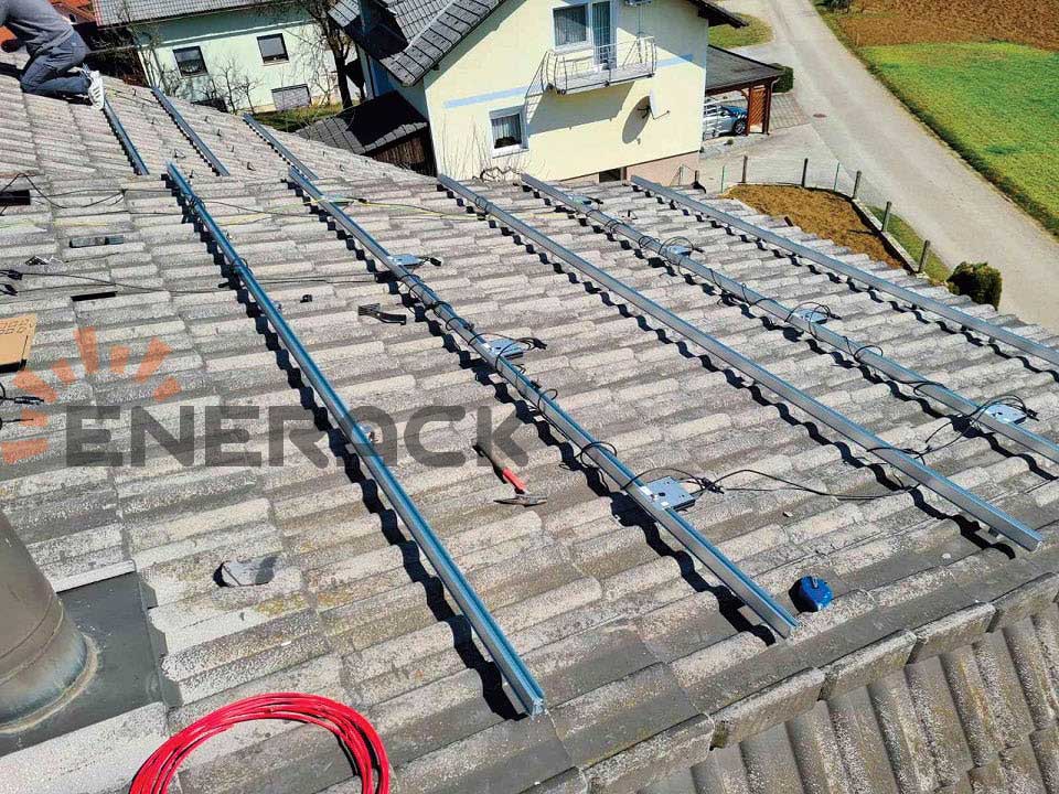 sistem de cârlige pentru acoperiș cu țiglă