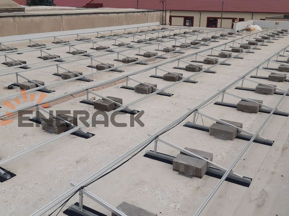 Sistem de trepied pentru acoperiș plat din beton