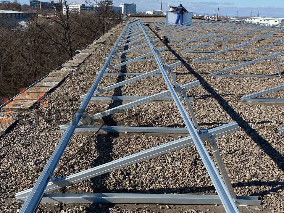 Sistem de trepied pentru acoperiș plat din beton de 35 kW în Bulgaria